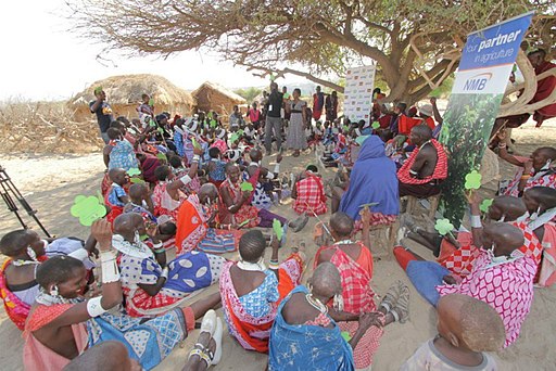 The_competition_reaches_Ngorongoro_(8076352445)