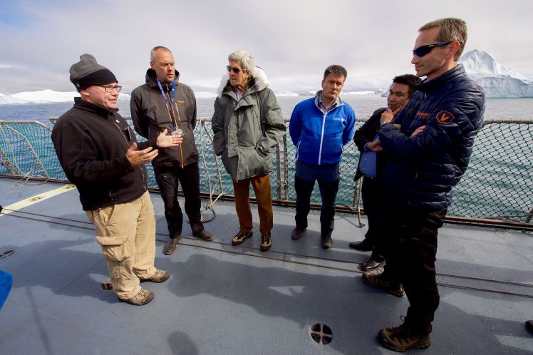 Secretary_Kerry_Receives_a_Briefing_From_Climate_Change_Scientists_as_They_Cruise_in_the_Waters_Off_Ilulissat,_Greenland_(27185330523)